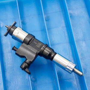 Diesel Injector 095000-0660 for Isuzu F Series 5.2d 148-175 4HK1 4HK1-TCC 4HK1-TCS FRR FSR FTR FVR FSS 7.8d 225-300 6HK1 Forward N 4HK1-TC NPR NQR NRR