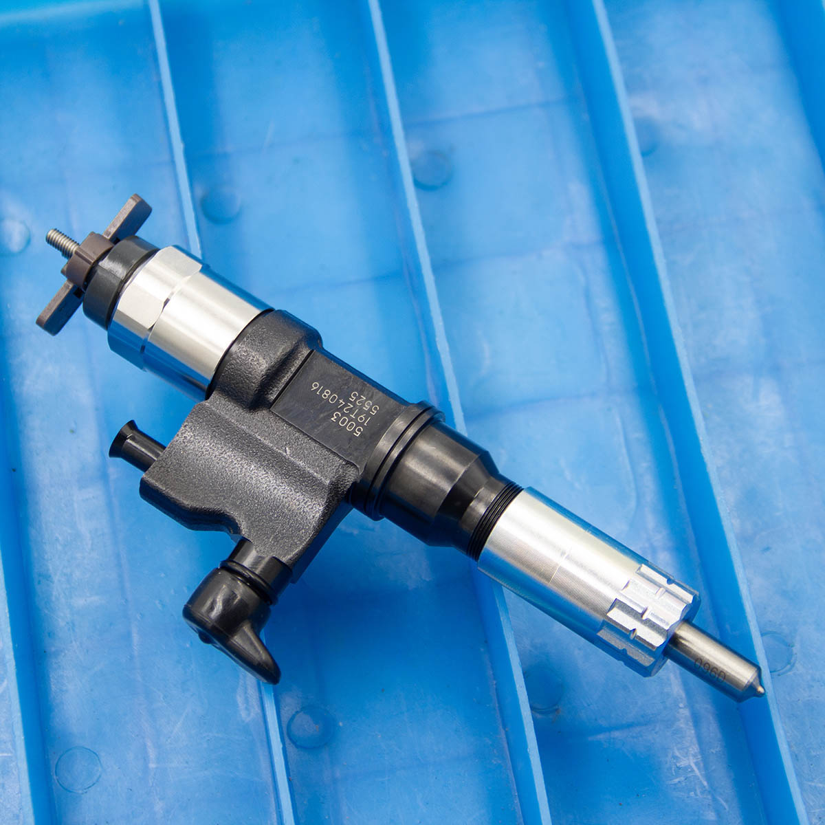 Diesel Injector 095000-0660 for Isuzu F Series 5.2d 148-175 4HK1 4HK1-TCC 4HK1-TCS FRR FSR FTR FVR FSS 7.8d 225-300 6HK1 Forward N 4HK1-TC NPR NQR NRR